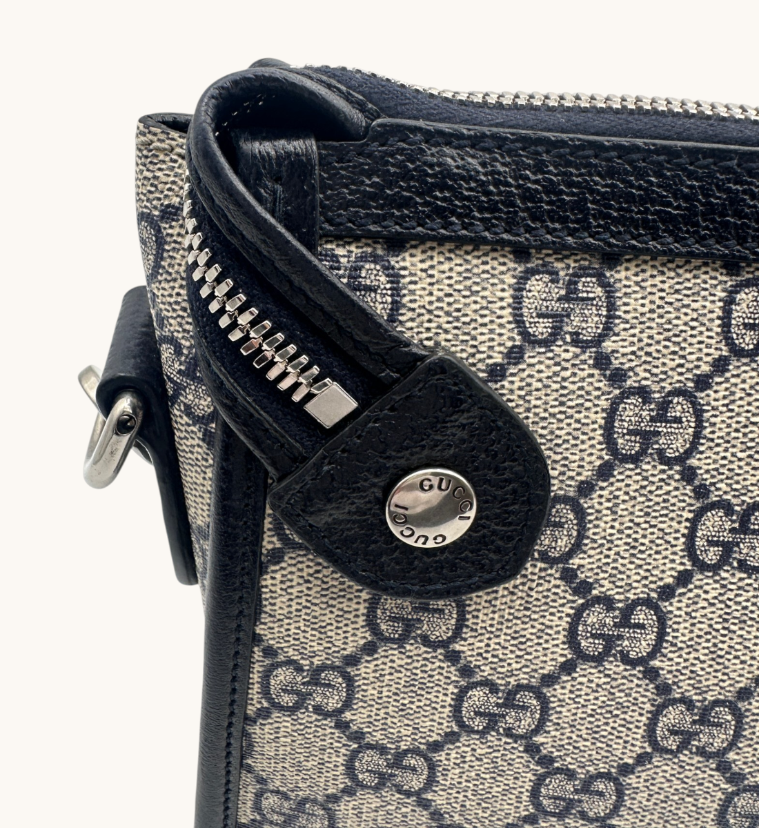 GG Supreme Canvas Messenger Bag