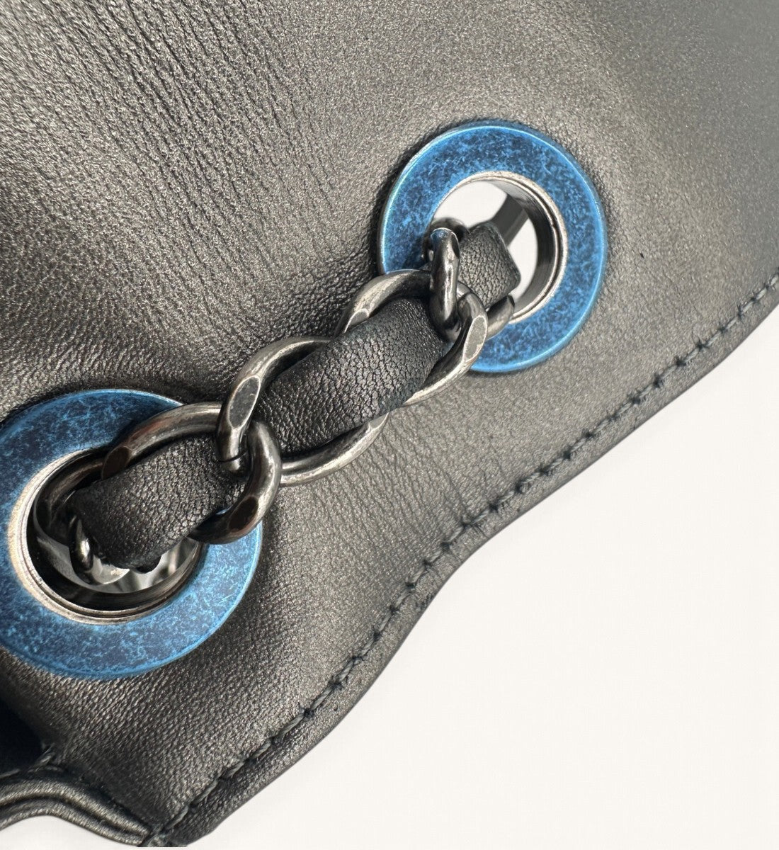 Propeller Flap Bag