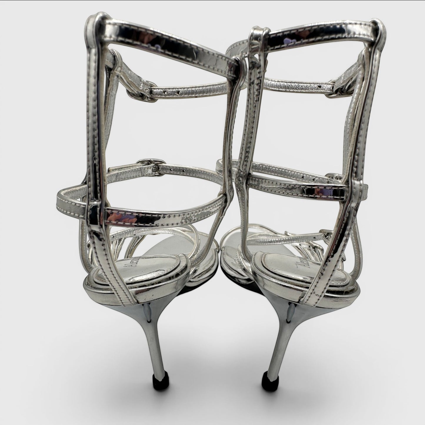 Alexander McQueen · luxury shoes · silver heels · stiletto · strappy sandals · designer footwear · prabangūs bateliai · second hand luxury · McQueen original · metallic sandals · Made in Italy · aukštakulniai · vestuviniai bateliai · vakariniai bateliai
Alexander McQueen silver sandals strappy heels stiletto sandals luxury shoes designer heels metallic sandals McQueen original box second hand luxury wedding heels evening sandals open toe heels buckle sandals Made in Italy