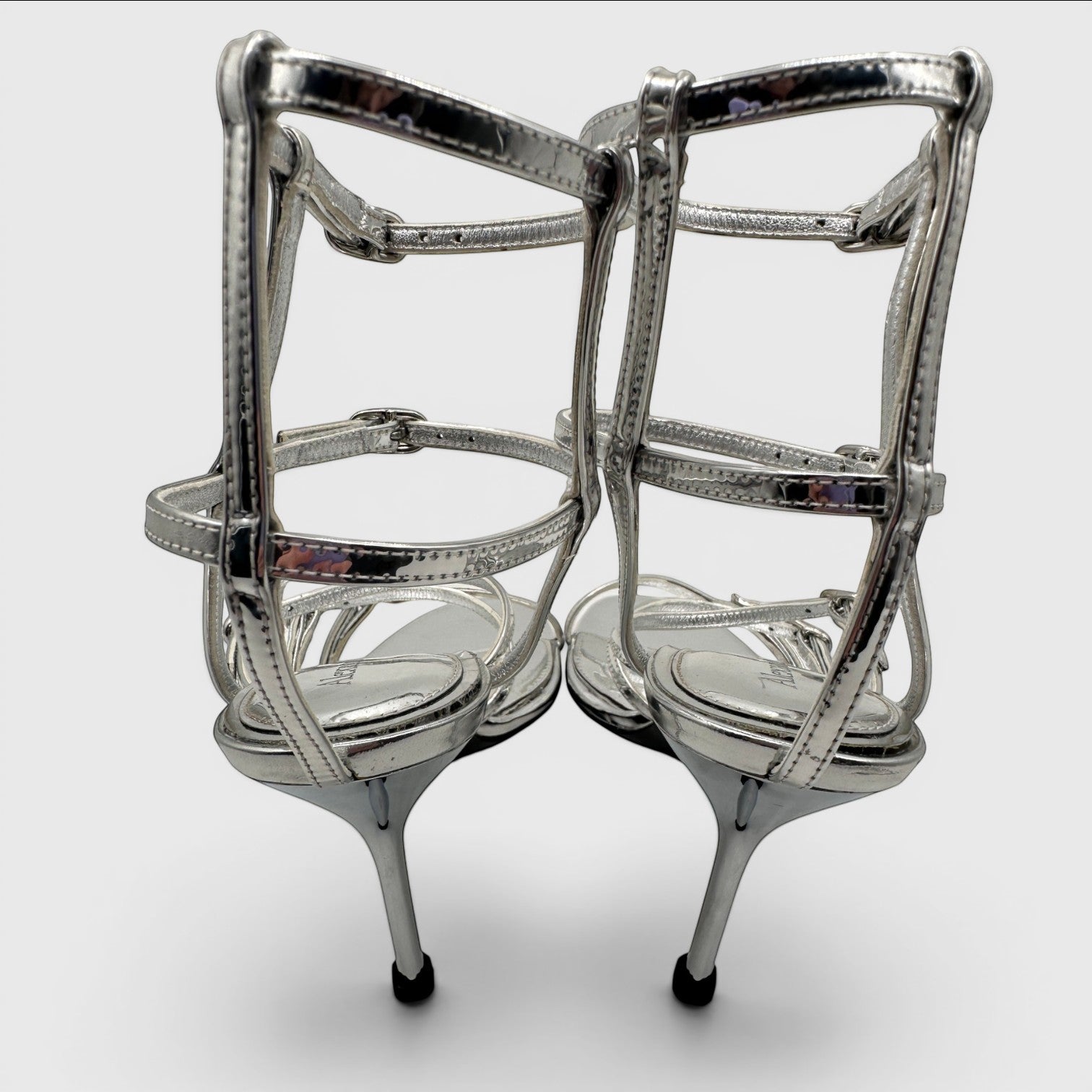 Alexander McQueen · luxury shoes · silver heels · stiletto · strappy sandals · designer footwear · prabangūs bateliai · second hand luxury · McQueen original · metallic sandals · Made in Italy · aukštakulniai · vestuviniai bateliai · vakariniai bateliai
Alexander McQueen silver sandals strappy heels stiletto sandals luxury shoes designer heels metallic sandals McQueen original box second hand luxury wedding heels evening sandals open toe heels buckle sandals Made in Italy