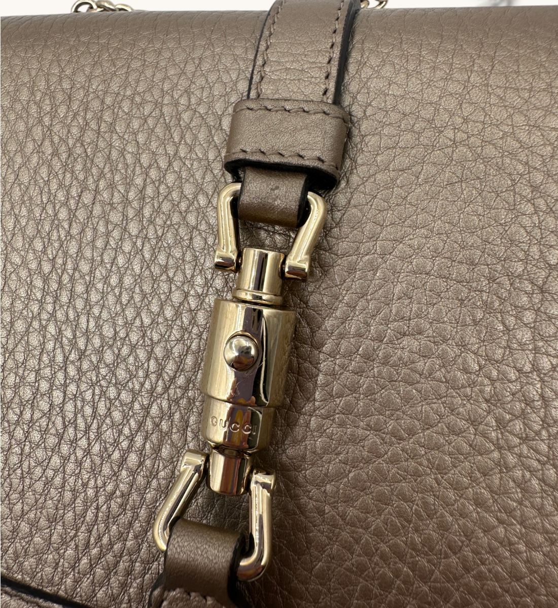 Broadway Piston Wallet On Chain