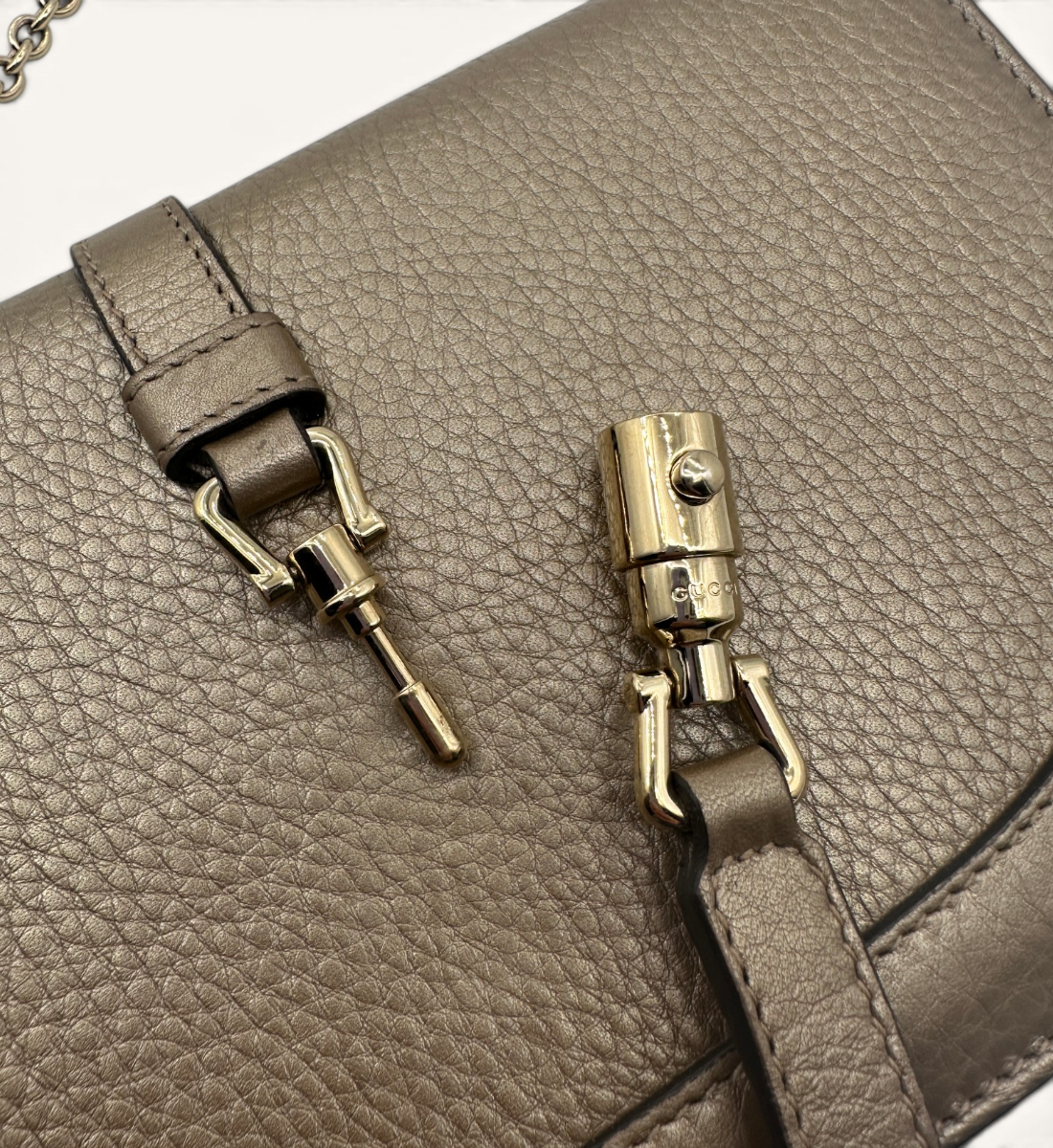 Broadway Piston Wallet On Chain