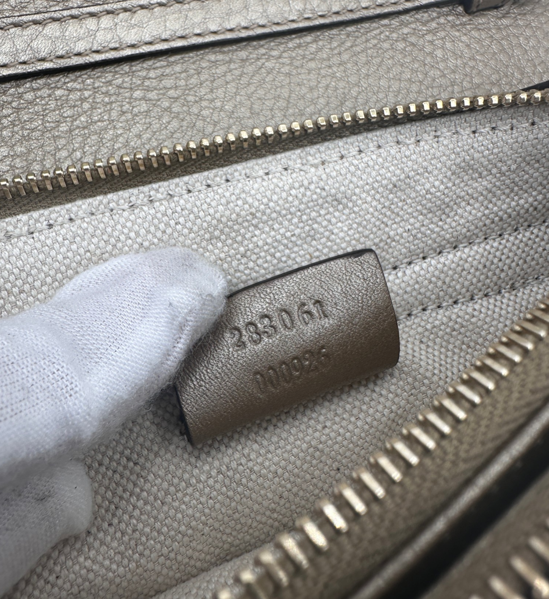 Broadway Piston Wallet On Chain