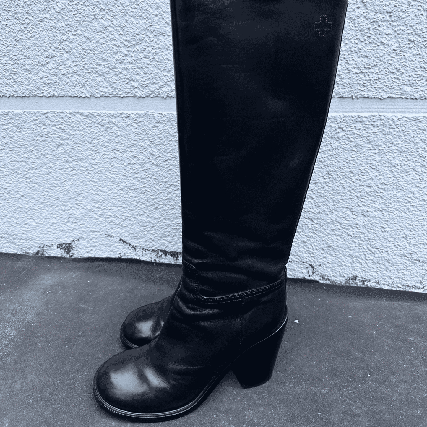 X010 Boots