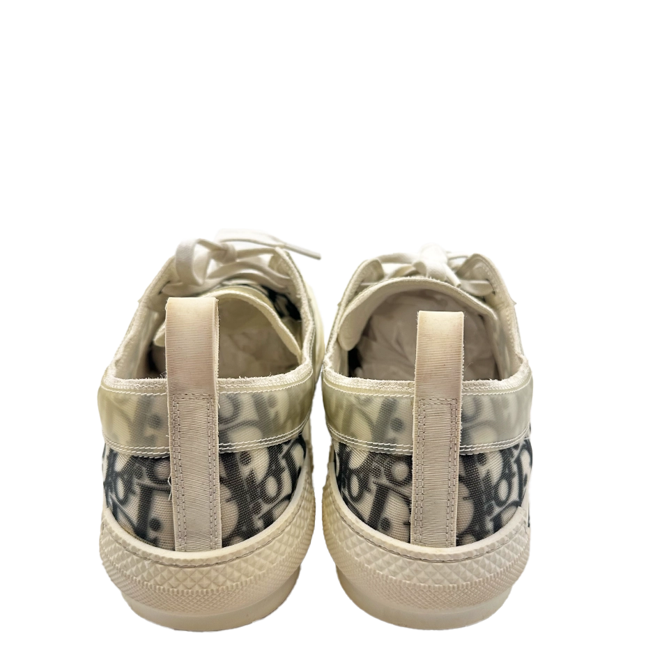 B23 Low-Top Sneaker